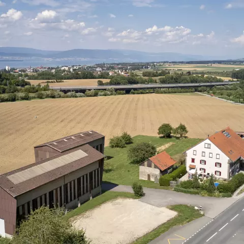 Eine Autobahn in der Nähe kann für Eulen problematisch sein. Der Verkehr ist die Todesursache Nr. 1 für die Tiere. © Jer