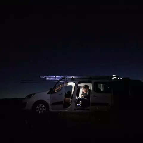 Researchers working in the quiet of the night. © Jeremy Bierer